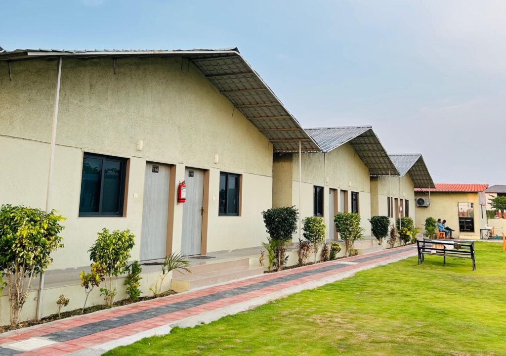 Best hotel near statue of unity